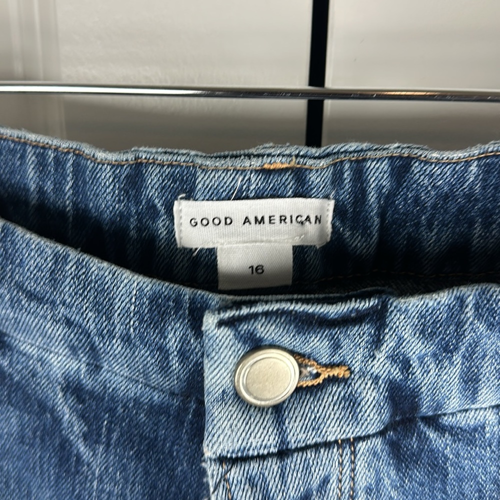 Good American Good Boy Jeans | Double Slit BLUE404 Wash - Picture 10 of 14